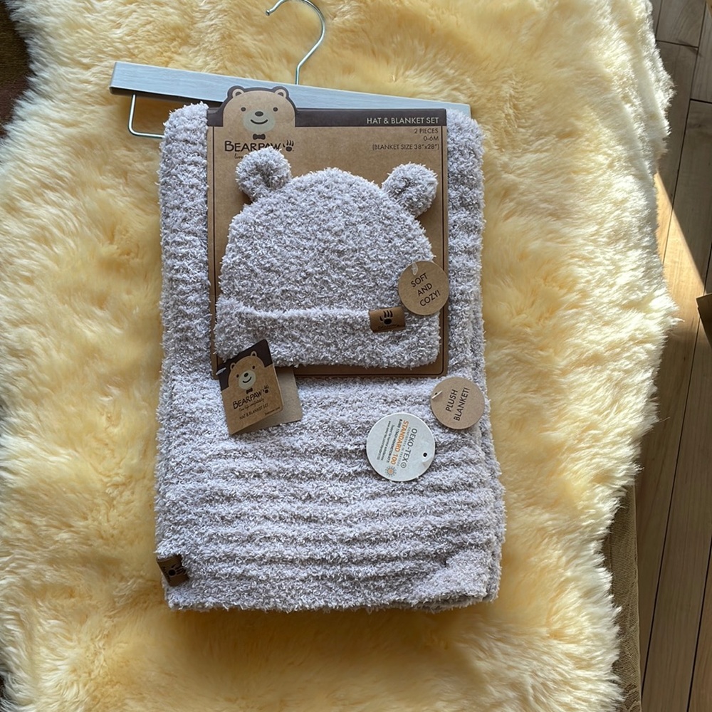 bear paw hat and blanket set 0-6 month